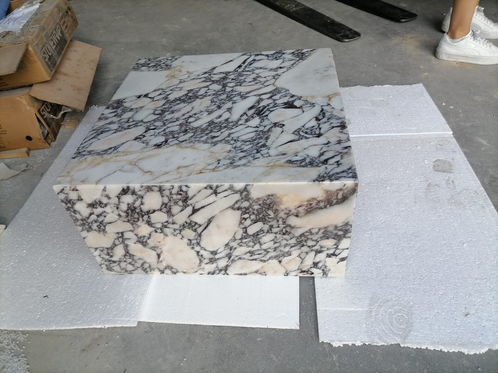 Calacatta Viola coffee table with elegant marble design, perfect for sophisticated living room decor