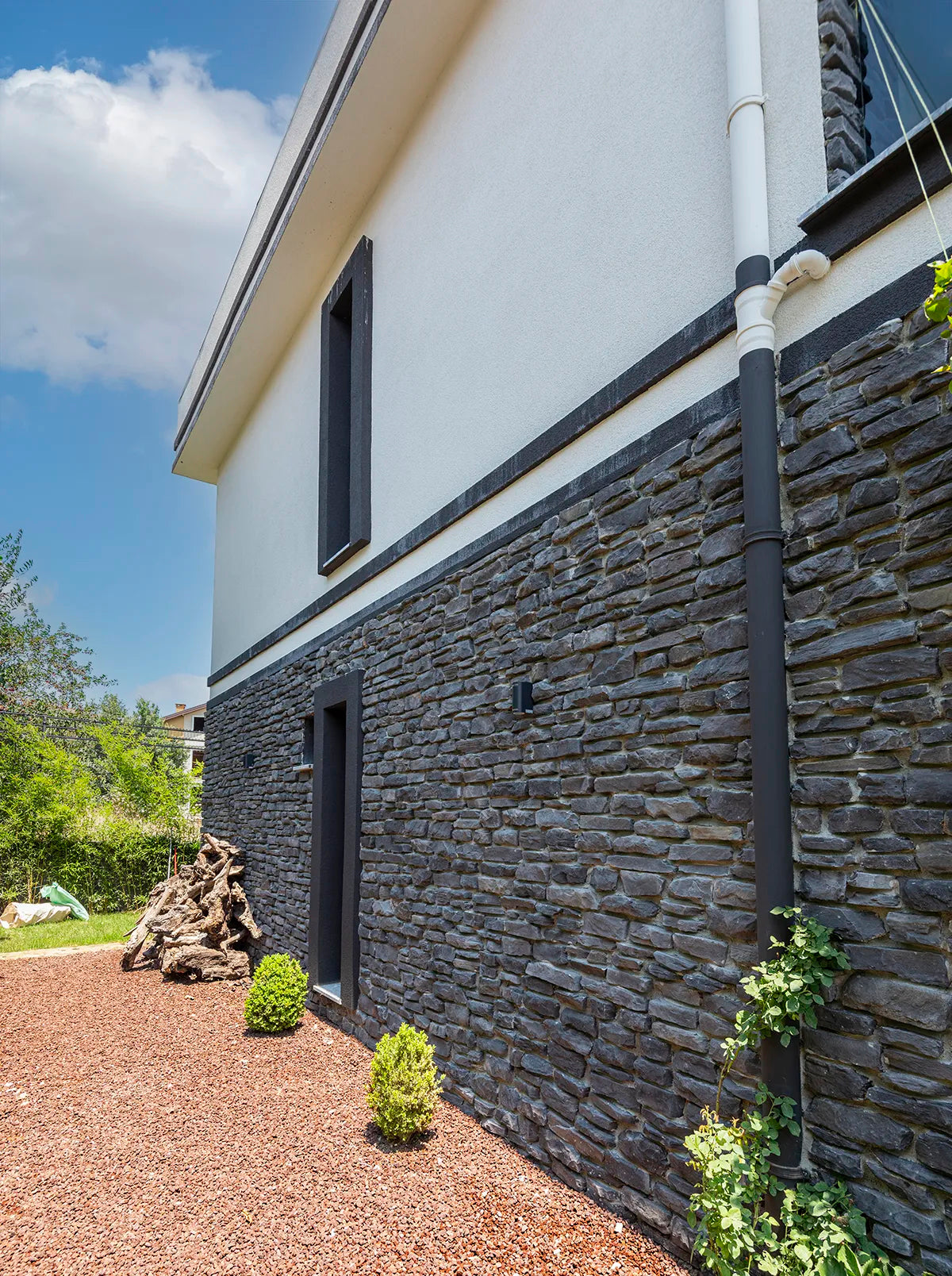 Anthracite and slate natural stone surfaces showcasing durable, elegant design for contemporary architecture.