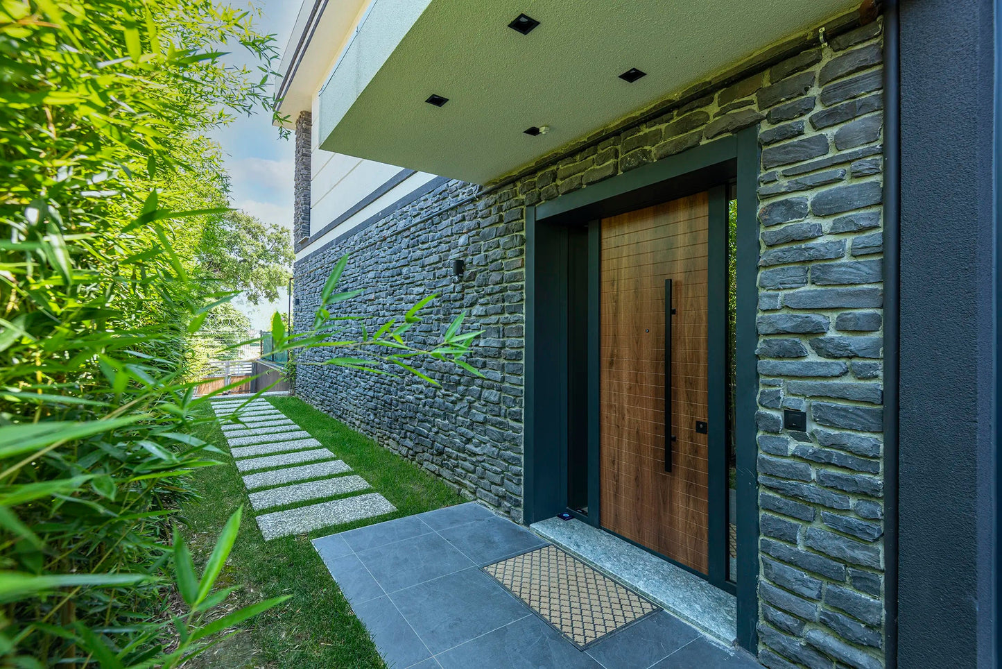 Anthracite and slate natural stone surfaces showcasing durable, elegant design for contemporary architecture.