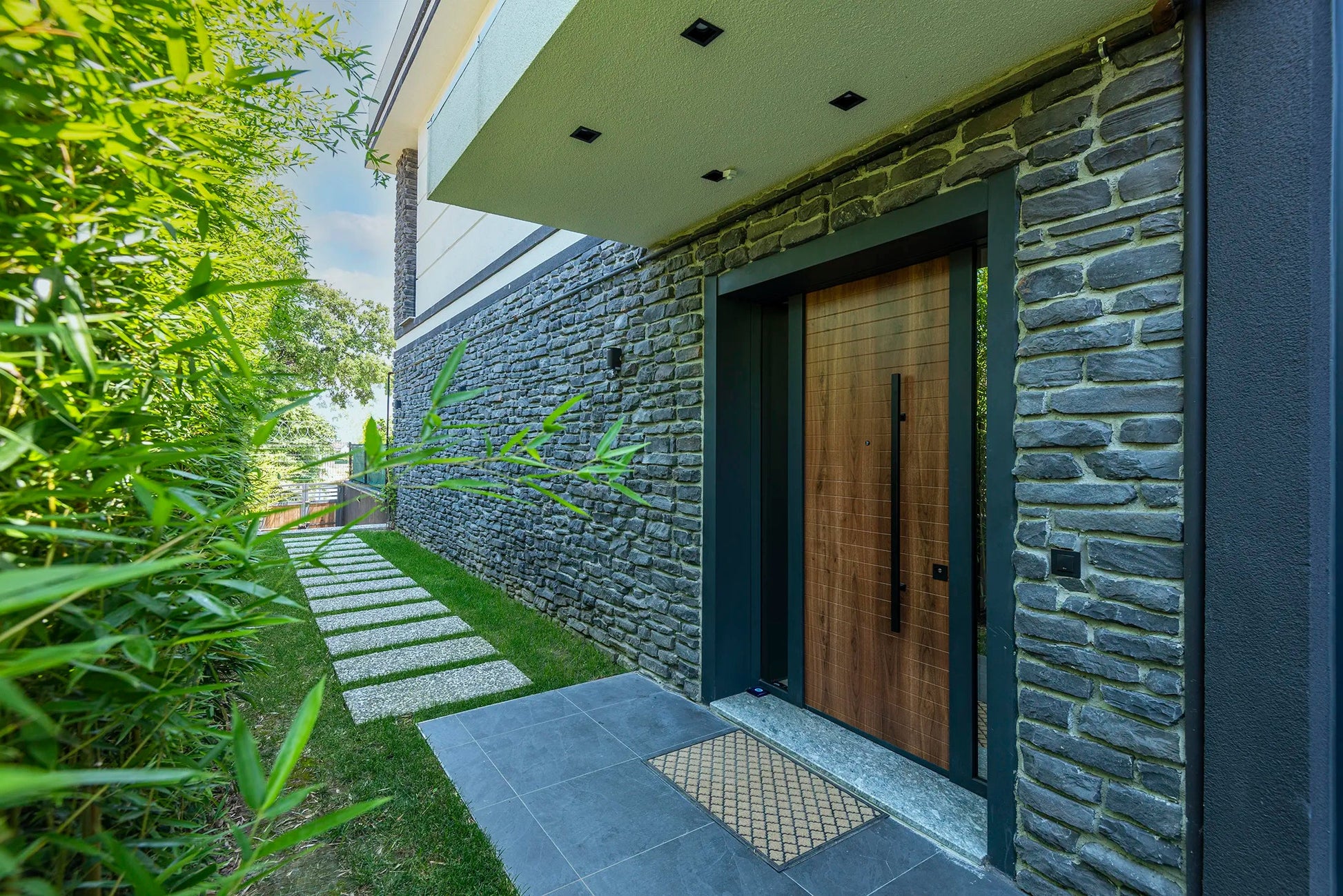 Anthracite and slate natural stone surfaces showcasing durable, elegant design for contemporary architecture.