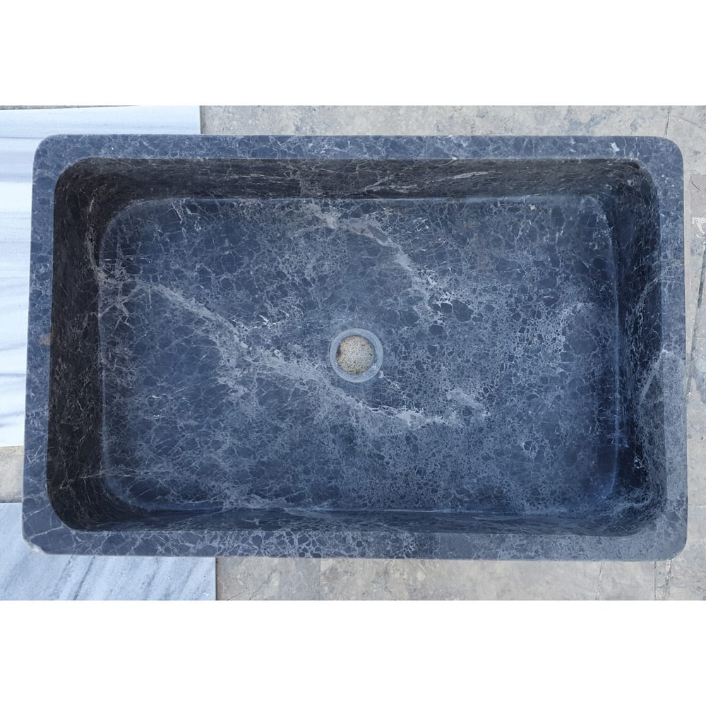 Elegant marble sink inspired by Sirius Black, combining luxury and dark aesthetic for a refined bathroom design.