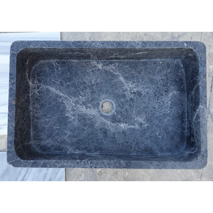 Elegant marble sink inspired by Sirius Black, combining luxury and dark aesthetic for a refined bathroom design.